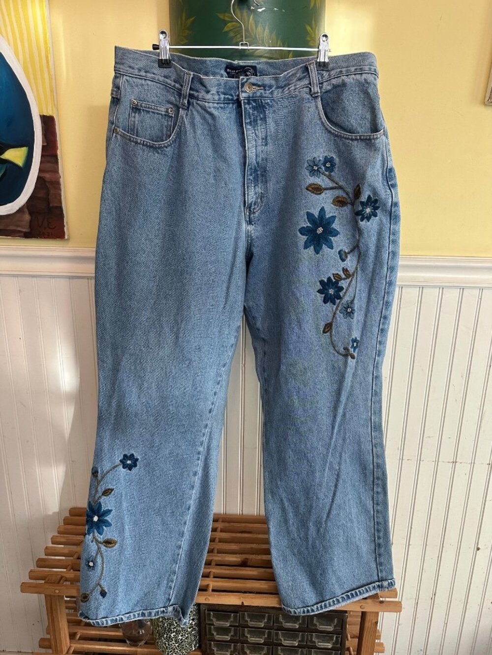 Venezia Jeans Floral Embroidered High-Waisted Denim Jeans Size 20 Relaxed Fit